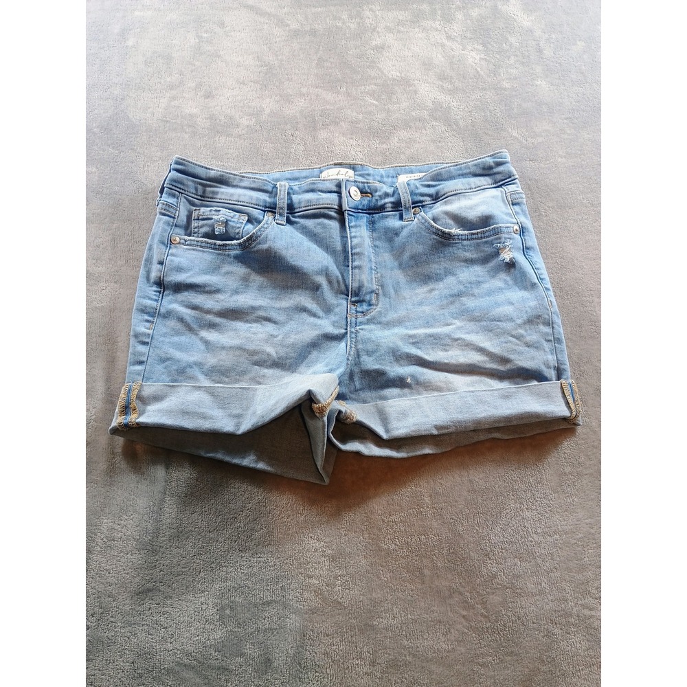 Wonderly Womens Mid-Rise Short Light Wash 10P Cuffed Distressed Denim
